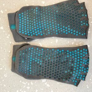 Gaiam grippy yoga socks